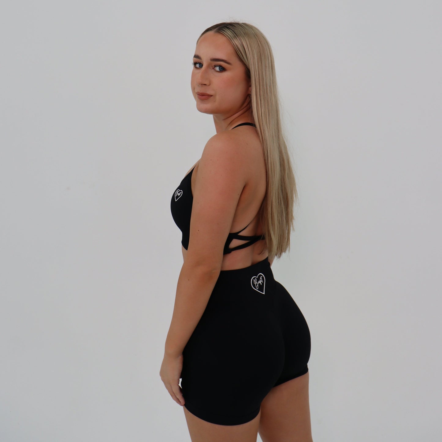 Black Seamless Crop